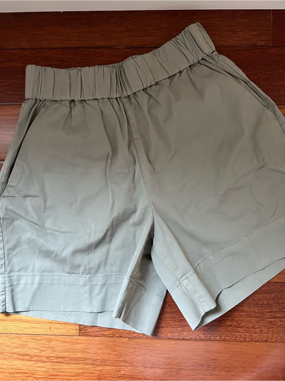 Everlane Sage Relaxed Elastic-Waist Pull on Shorts